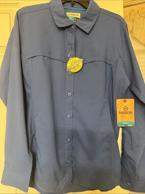 Magellan Outdoors Woman’s Blue Button-Up Performance Shirt! Great for outdoors✨